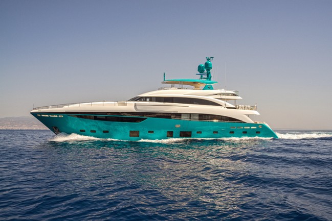 Luxury Yachts - Be Stunned by Princess’ Anka Turquoise Exterior 6