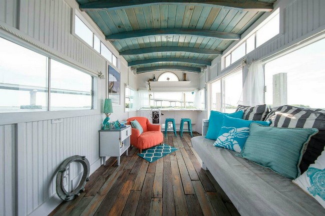 See 5 Stunning Luxury Houseboats to Have a Wonderful Vacation In 2