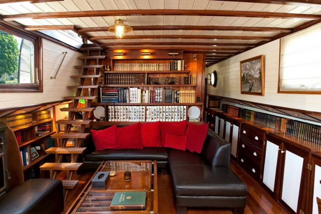 See 5 Stunning Luxury Houseboats to Have a Wonderful Vacation In 4