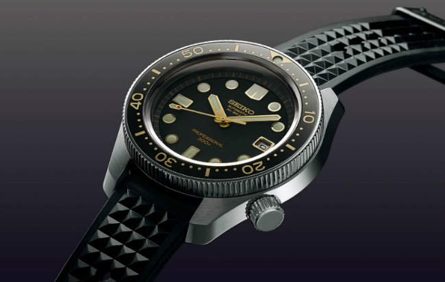 The Best Dive Watches to Use When Partying in a Luxury Yacht-9